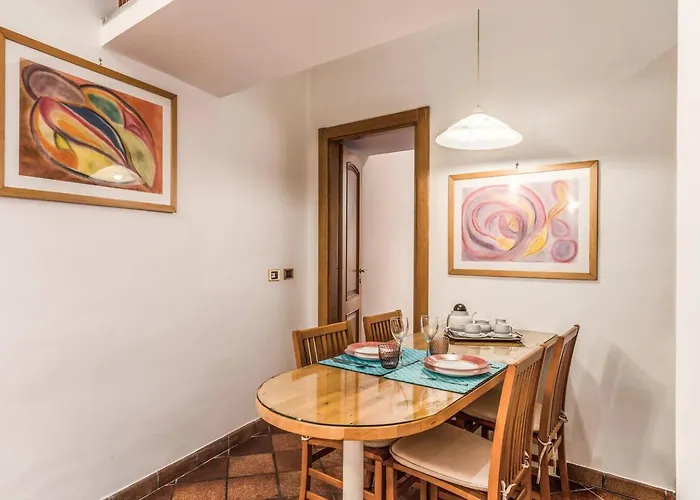 Cozy Flat In Trevi Fountain דירה רומא